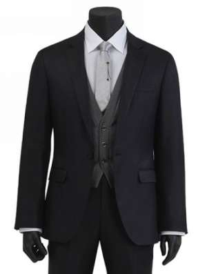 西裝定制應著重于面料、版型、工藝入手